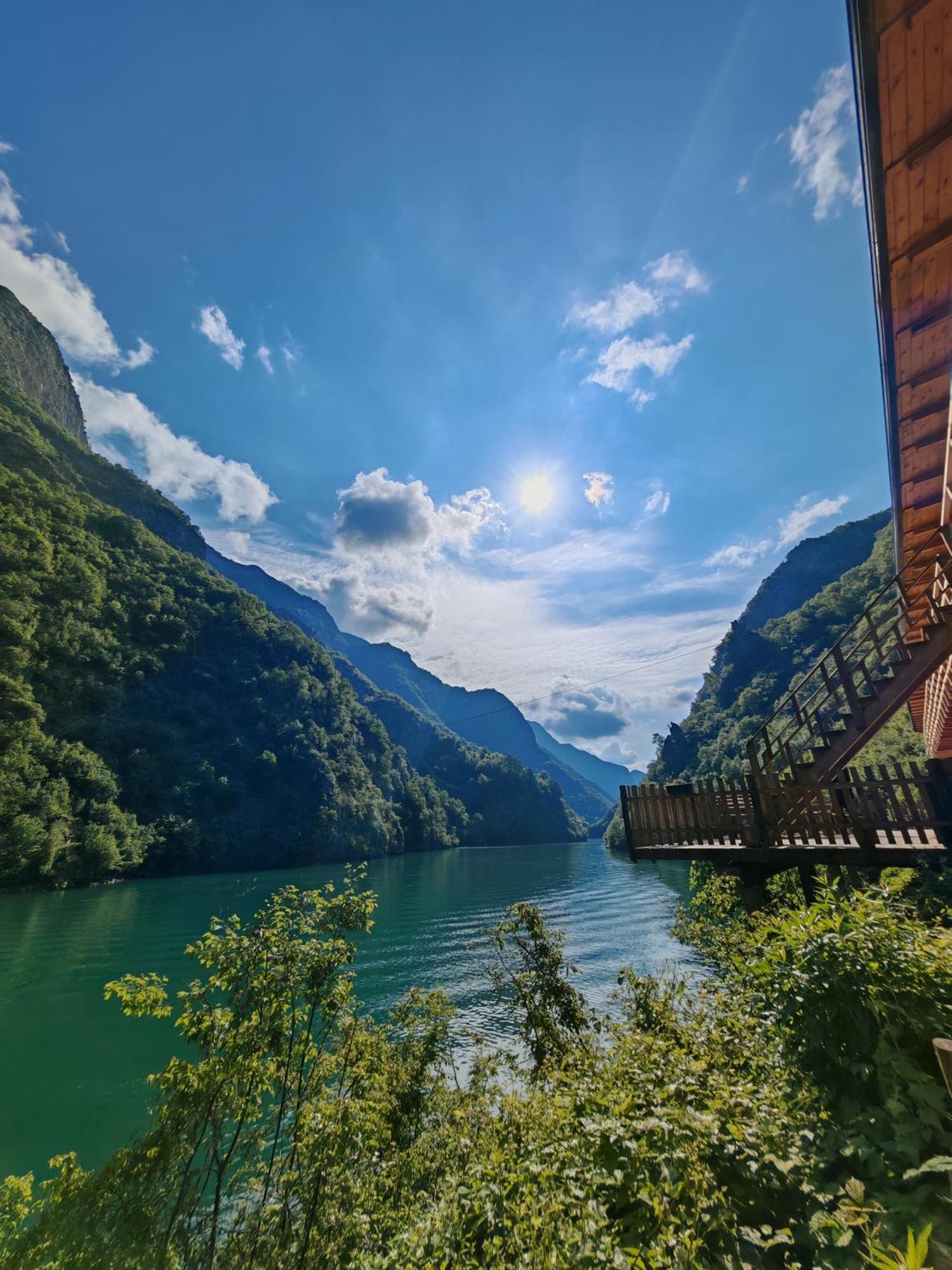 Riverside Komani Lake Exterior foto