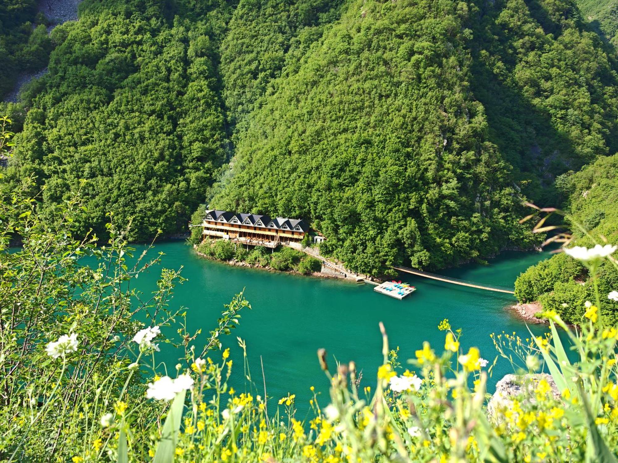 Riverside Komani Lake Exterior foto