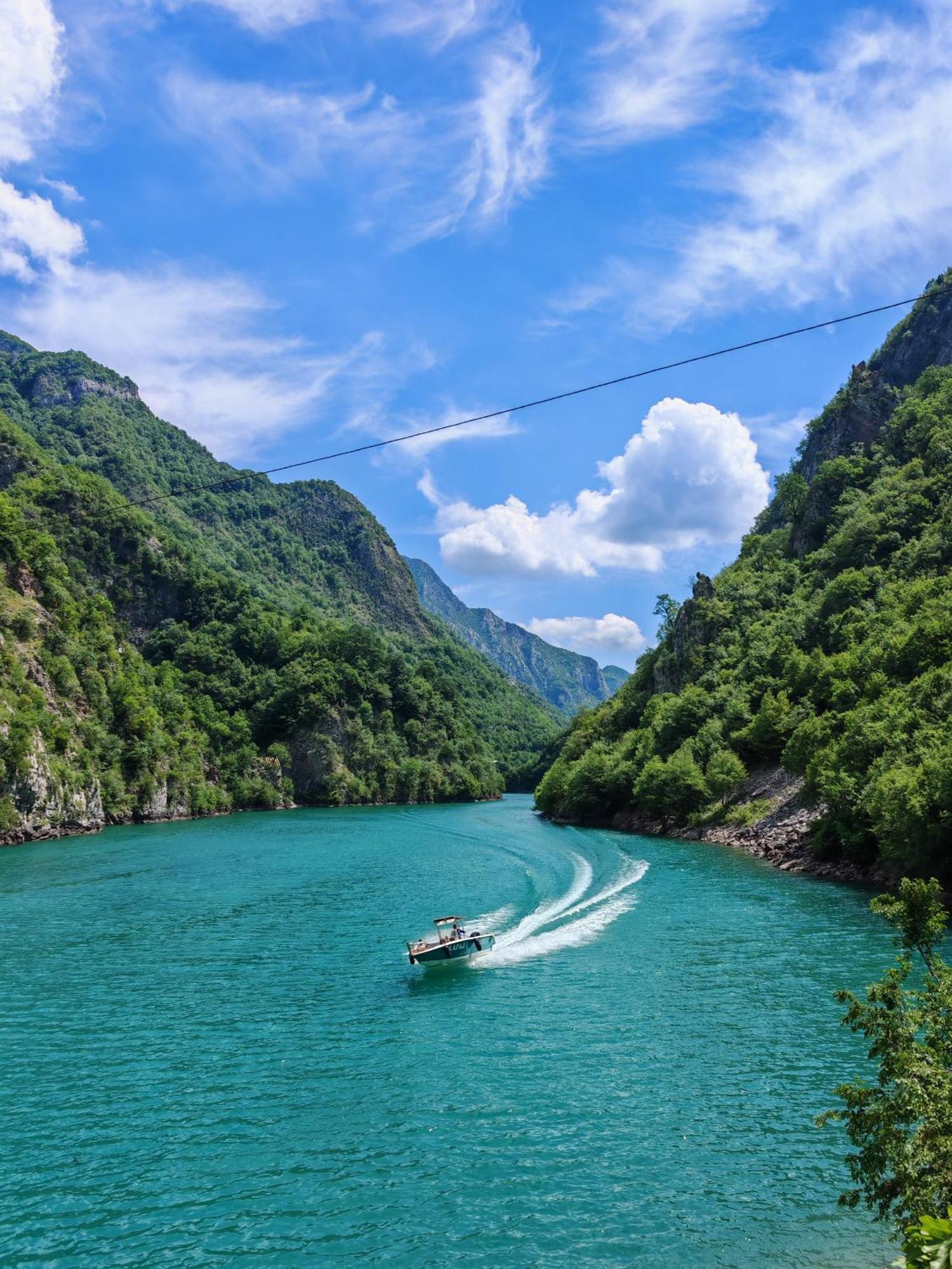 Riverside Komani Lake Exterior foto
