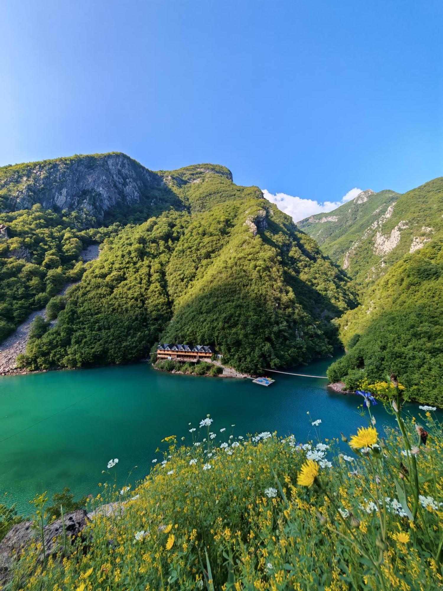 Riverside Komani Lake Exterior foto